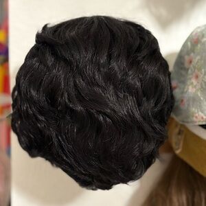 🆓 With $15 Purchase: NWOT Wavy Black / Dark Brown Short Wig Mens Womens Unisex